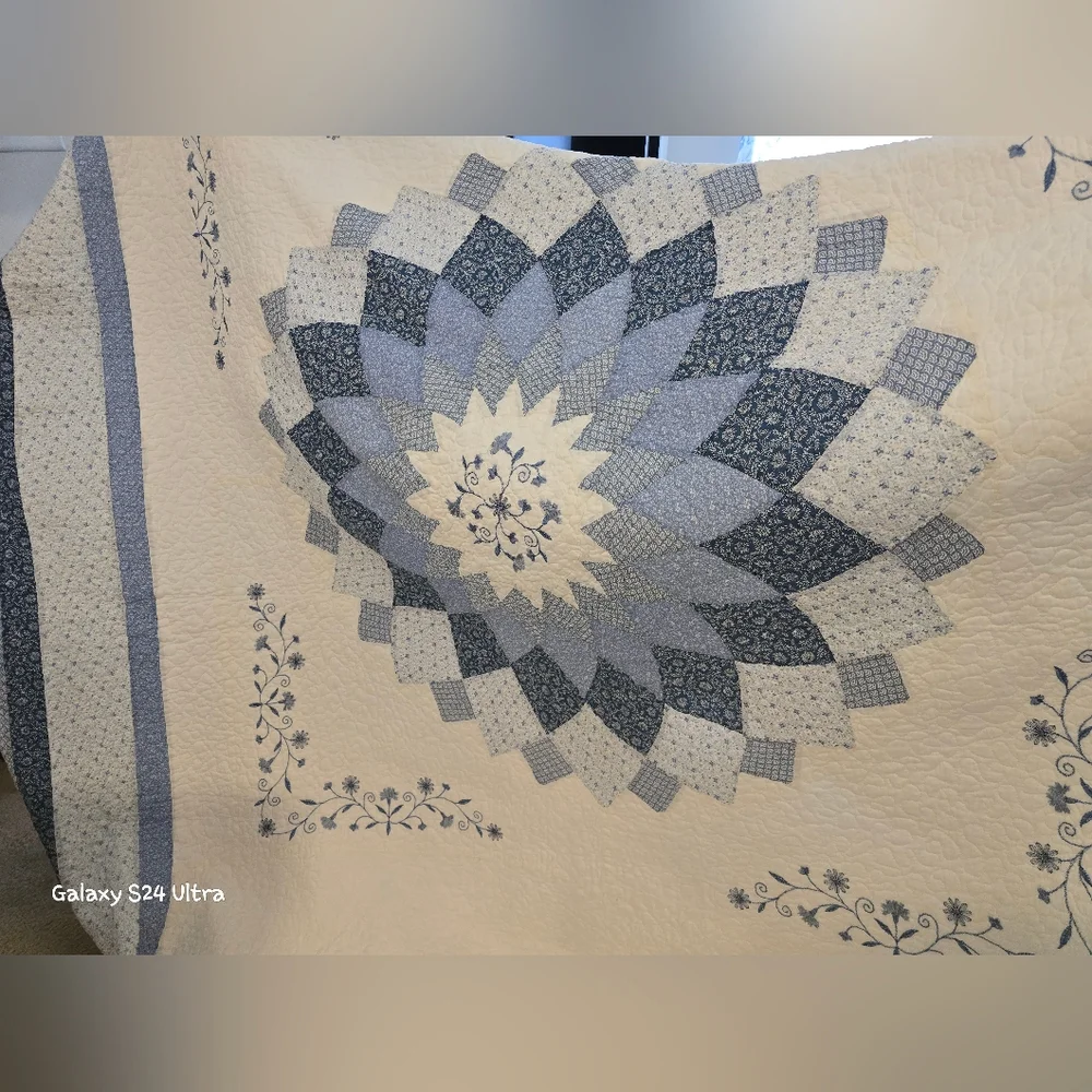 Modern Heirloom Charlotte Bedspread Bedspread Comforter NWOT Oversized KING Size